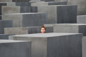 Besucher des Holocaust-Mahnmals in Berlin