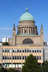 Fachhochschule und St. Nikolai-Kirche in Potsdam