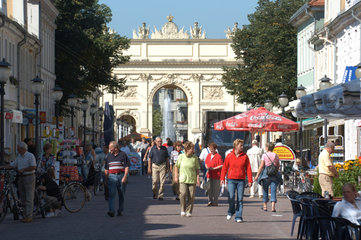 Brandenburger Strasse und Tor in Potsdam