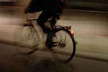 Fahrradfahrer in der Nacht