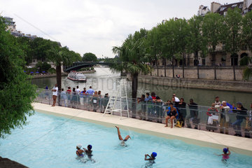 Freibad am Ufer der Seine in Paris