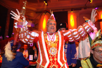 Prinz Carsten ruft Helau auf einer Karnevalssitzung in Berlin