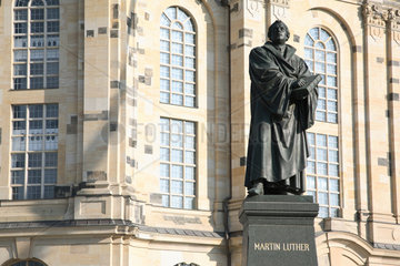 Skulptur von Martin Luther vor der Frauenkirche in Dresden