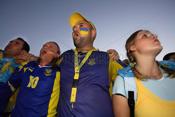 Fussballfans WM 2006: Ukrainische Fans singen ihre Nationalhymne