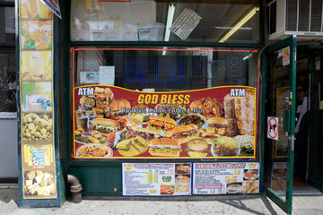 New York City  USA  Werbung eines Fastfood Imbisses