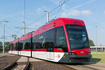Braunschweig  Deutschland  Zug der neuen Tramino Braunschweig