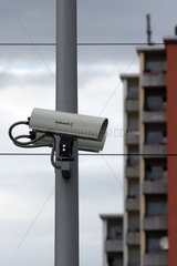 Videokameras zur Ueberwachung und Wohnhaus in Berlin