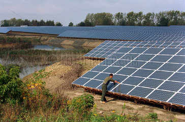 Espenhain  Solarmodule des Solarkraftwerks nahe Leipzig