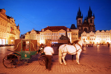 Droschkenkutsche am Altstaedter Ring in Prag