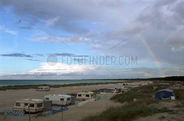 Prerow  Regenbogen ueber Campingplatz am Strand an der Ostsee