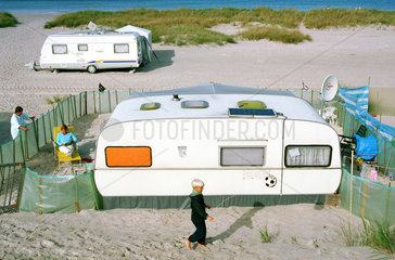 Prerow  Wohnwagen auf einem Campingplatz an der Ostsee