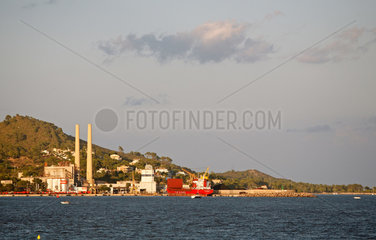 Port d'Alcudia  Spanien  stillgelegtes Kohlekraftwerk in der Badia d'Alcudia