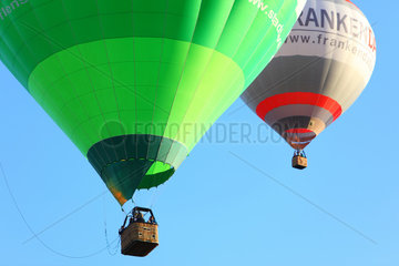 Kiel  Deutschland  zwei Heissluftballons am Himmel