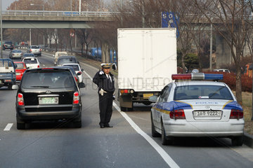 Seoul  Verkehrskontrolle auf einer Autobahn
