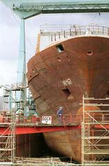 Schiffbau im Dock der Sietas Werft