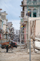 Havanna  Kuba  Bausanierung der UNESCO an Gebaeuden der Uferpromenade Malecon