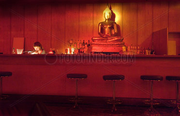 Bar mit Buddhafigur  Berlin