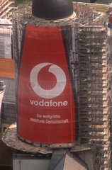 Riesenplakat von Vodafone am Turm des Alten Stadthaus