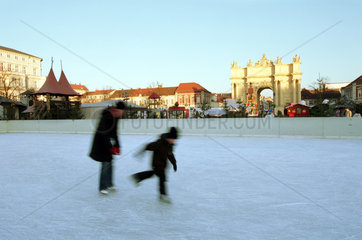 Eislaufbahn auf dem Weihnachtsmarkt in Potsdam