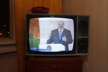 Gomel  Weissrussland  Uebertragung einer Rede von Praesident Alexander Lukaschenko