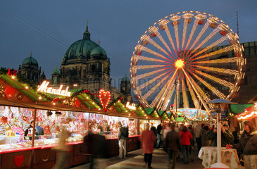 Weihnachtsmarkt am Schlossplatz in Berlin