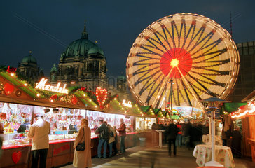 Weihnachtsmarkt am Schlossplatz in Berlin