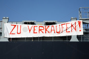 Warnemuende  Deutschland  -zu verkaufen- die Warnow Werft der Nordic Yards