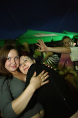 Gomel  Weissrussland  Jugendliche in einer Open-Air-Disco am Sosch
