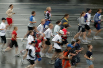 Berlin  Laeufer beim Berlin Marathon