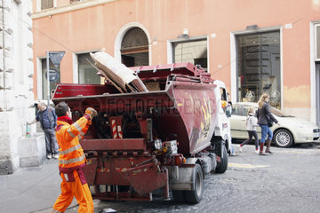 Muellwagen in Rom