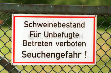 Berlin  Warnschild Seuchengefahr