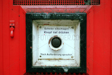 Berlin  Detail eines alten roten Feuermelders