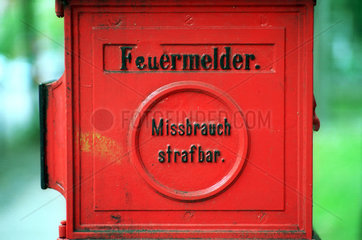 Berlin  Detail eines alten roten Feuermelders