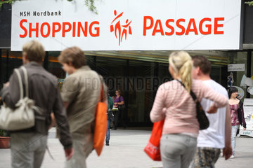 Hamburg  Deutschland  HSH Nordbank Shopping Passage am Gerhart Hauptmann Platz