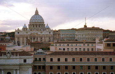 Rom  Blick ueber Rom zum Petersdom