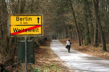Weitewelt  Ortsschild Richtung Berlin