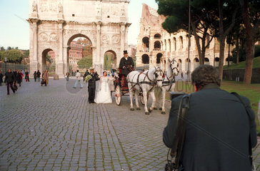 Rom  Brautpaar vor dem Kolosseum