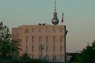 Berlin  Schweizer Botschaft und Fernsehturm