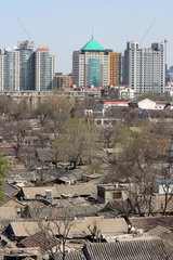 Skyline des neuen Pekings  im Vordergrund die Altstadt