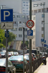 Berlin  Verkehrsschilder fuer Behindertenparkplaetze