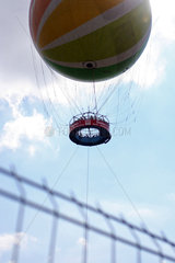 Berlin  Ballon am Potsdamer Platz steigt auf
