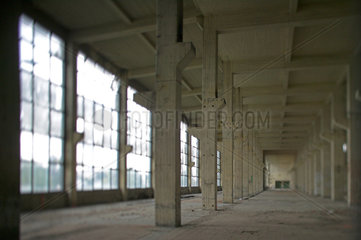 Berlin  leere und verfallene Industriehalle der KWO