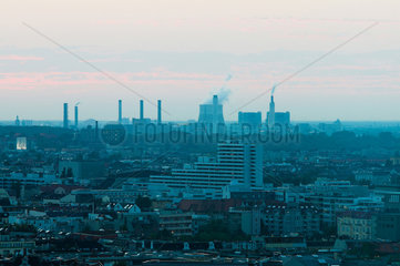Berlin  Kraftwerk Reuters am Horizont