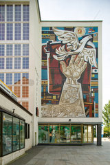 Eisenhuettenstadt  Mosaik mit sozialistischen Motiven