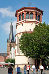 Duesseldorf  Stiftskirche St. Lambertus und Schlossturm