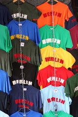 Berlin  bunte T-Shirts mit dem Aufdruck BERLIN