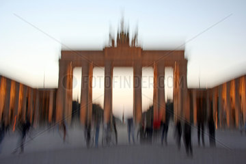 Berlin  Brandenburger Tor verwischt