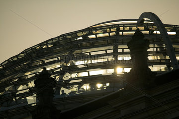 Berlin  Reichstagskuppel im Gegenlicht