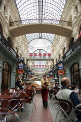 Moskau  Cafe im Kaufhaus GUM