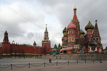 Moskau  Kreml und Basilius-Kathedrale am Roten Platz